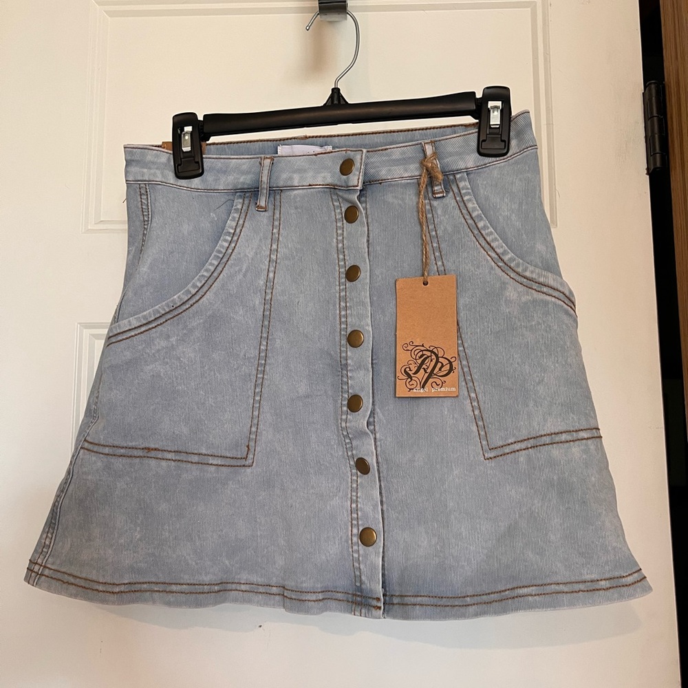 Angel Premium BNWT Size M Denim Skirt With Buttons